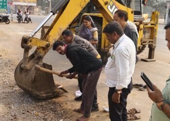 जल जीवन मिशन के तहत वार्ड 13 एवं 14 में बिछाया जा रहा है पाइप लाइन मंडल अध्यक्ष रानी बंछोर ने की भूमिपूजन