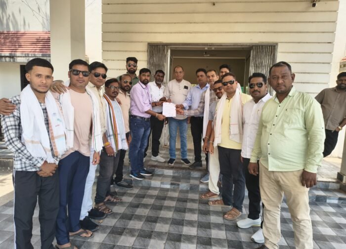 पाटन में अवैध मुरम खनन के विरोध में सौंपा गया ज्ञापन