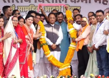 मुख्यमंत्री विष्णुदेव साय ने नवदंपत्तियों को दिया आशीर्वाद, कर्मा जयंती महोत्सव में की विकास कार्यों की घोषणाएं