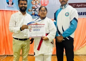 राज्य स्तरीय कराटे प्रतियोगिता में गुंजन साहू ने जीता सिल्वर मेडल