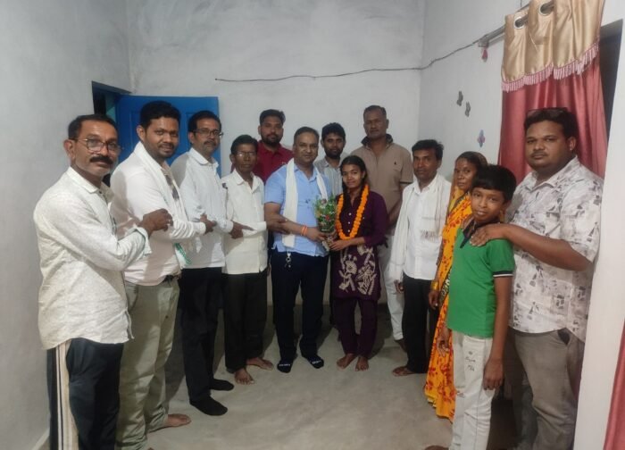 दीवारों पर लिखे गणित के सूत्र, मोबाइल-टीवी से दूरी… तान्या निषाद ने गरीबी को हराकर हासिल किए, 12वीं में 95% अंक -गणित में 100/100