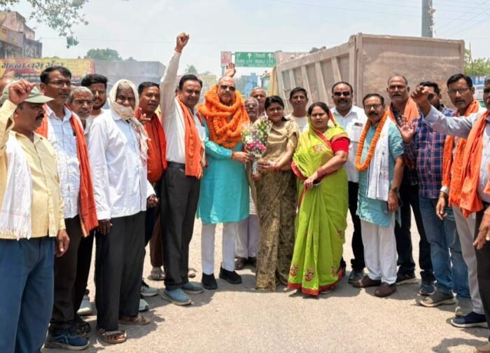 पश्चिम बंगाल में ऐतिहासिक जीत के बाद भाजपा प्रदेश मंत्री जितेंद्र वर्मा का फुण्डा में भव्य स्वागत