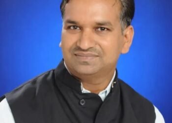 खाद-बीज वितरण में लापरवाही पर भड़के अशोक साहू