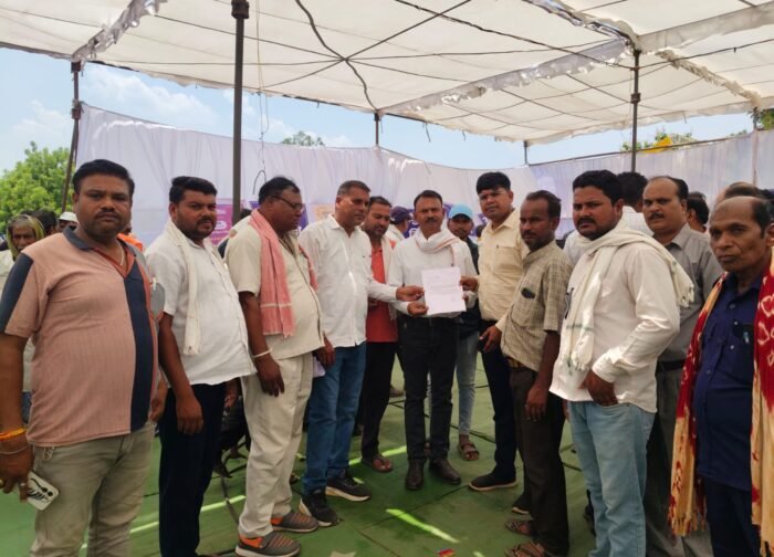 बिना पंचायत अनुमति क्रेशर स्थापना का आरोप, मुड़पार के ग्रामीणों ने खोला मोर्चा सुशासन तिहार में जिला पंचायत सदस्य के नेतृत्व मुख्यमंत्री के नाम सौंपा ज्ञापन