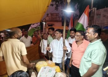 सेलूद बाजार में घूम-घूमकर कांग्रेस ने बताया महंगाई का असर, व्यापारियों से चर्चा कर भाजपा सरकार की नीतियों के खिलाफ किया जनजागरण
