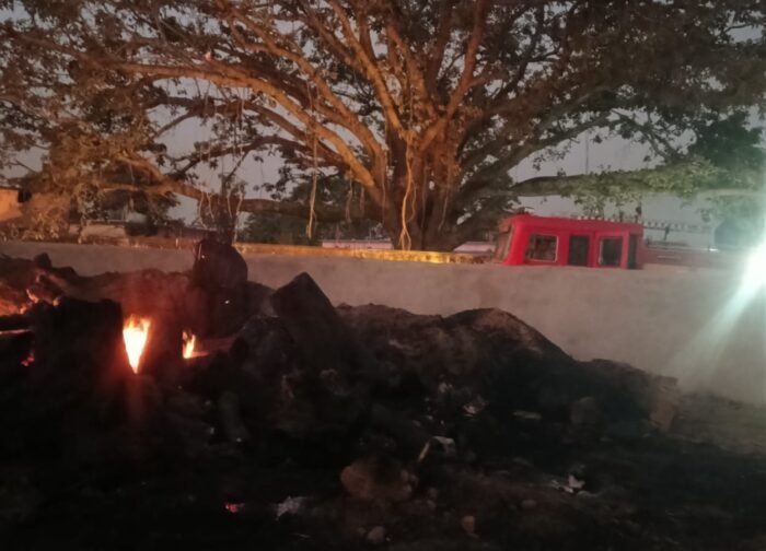 पराली में लगाई आग गांव के खलिहान तक पहुंचा,,,खलिहान में रखे सामान जल कर खाक,,,