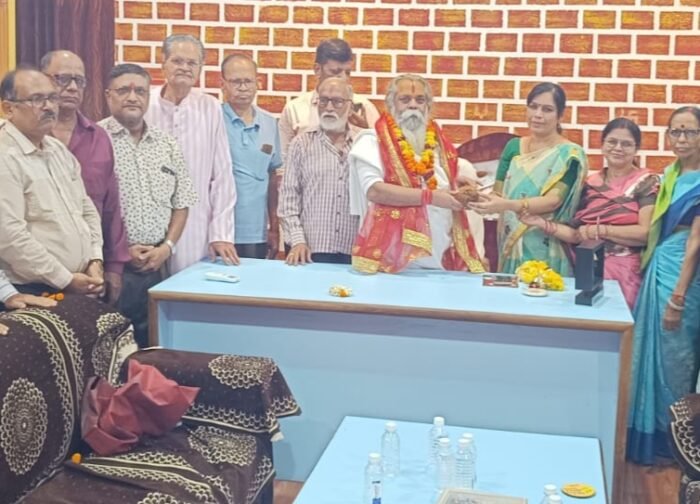 आज पुरुषोत्तम एकादशी को महंत  से मैथिल समाज का प्रतिनिधिमंडल मिला- आशीर्वाद प्राप्त किया
