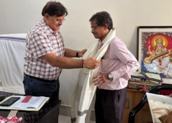 संत गहिरा गुरु वि वि के सहायक कुलसचिव राम  लाल मंडावी हुए सेवानिवृत्त