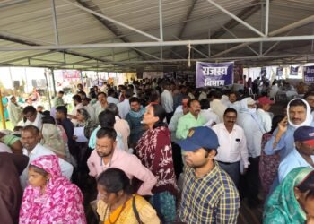 घुघुवा शिविर में फूटा किसानों का गुस्सा, पटवारी पर रिश्वतखोरी के गंभीर आरोप
