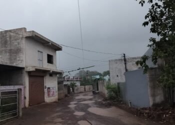 उमस और चिलचिलाती धूप से मिली राहत, सुबह में ही छाया शाम जैसा नजारा