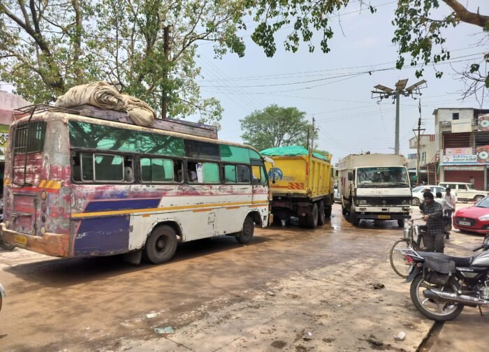बजरंग चौक सेलूद में हर आधे घंटे में लग रहा जाम, समाधान नहीं मिलने से लोगों में नाराजगी