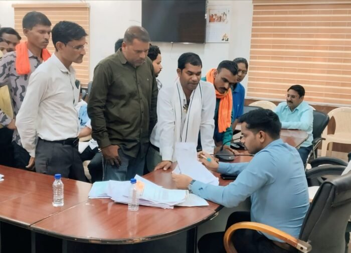बाबा क्रेशर में नए मशीन स्थापना का ग्रामीणों ने किया विरोध, कलेक्टर एवं पर्यावरण विभाग से कार्रवाई की मांग