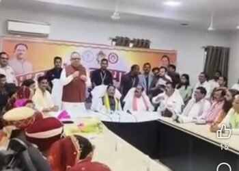 मुख्यमन्त्री कन्या विवाह समारोह में प्रशानिक अव्यवस्था को लेकर डा.रमनसिंह ने मुख्यमंत्री के उपस्थिति में नाराजगी जाहिर किया