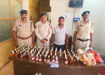 पाटन थाना क्षेत्र के ग्राम सोरम में 87 पौवा अवैध देशी मसाला शराब के साथ युवक गिरफ्तार