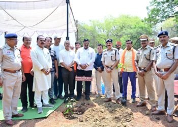 विश्व पर्यावरण दिवस: स्कूल शिक्षा मंत्री श्री गजेन्द्र यादव ने प्रथम बटालियन परिसर में किया वृक्षारोपण, पर्यावरण संरक्षण का दिया संदेश