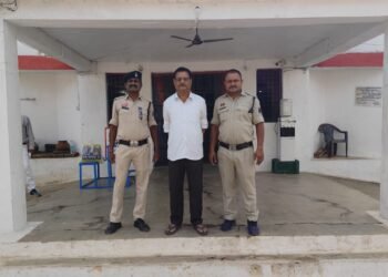 15 लाख रुपये से अधिक के धान और बारदाना गबन मामले में समिति प्रभारी गिरफ्तार