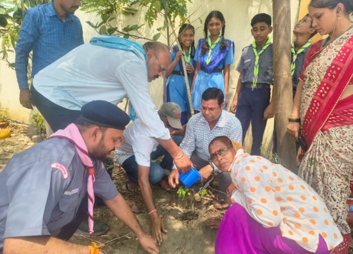भारत स्काउट्स एवं गाइड्स विकासखंड पाटन द्वारा पीएम श्री अखरा विद्यालय में किया गया वृक्षारोपण*समर कैंप का भी किया गया उदघाटन