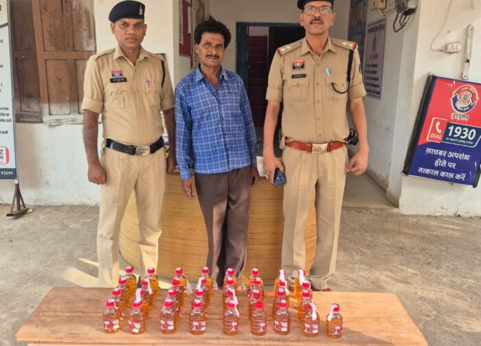 कौही में अवैध शराब बेचते 66 वर्षीय आरोपी गिरफ्तार, 33 पौवा शराब व नकदी जब्त
