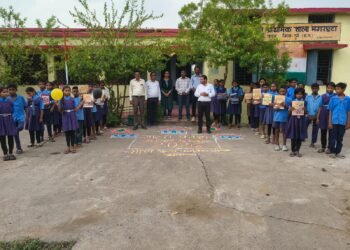 पूर्व माध्यमिक शाला मगरघटा में नवप्रवेशी बच्चों का तिलक लगाकर आरती उतारकर धूमधाम से मनाया गया शाला प्रवेशोत्सव