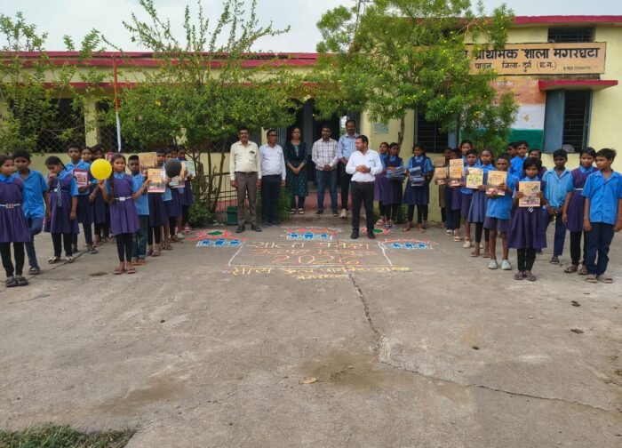 पूर्व माध्यमिक शाला मगरघटा में नवप्रवेशी बच्चों का तिलक लगाकर आरती उतारकर धूमधाम से मनाया गया शाला प्रवेशोत्सव