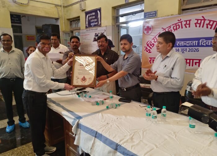 पाटन खंड चिकित्सा अधिकारी कलेक्टर के हाथों सम्मानित,,