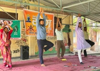 सेजस विद्यालय घुघुवा क में अंतर्राष्ट्रीय योग दिवस पर योग कार्यक्रम में प्रणव शर्मा उपस्थित हुए