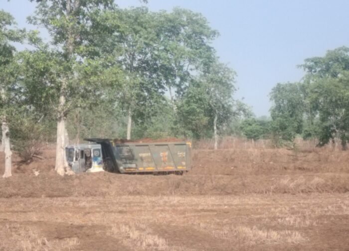 खबर का असर: अवैध मुरूम खनन की सूचना पर प्रशासन की दबिश, कार्रवाई जारी