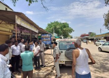 सेलूद के बजरंग चौक में जाम की समस्या पर प्रशासन सख्त, नायब तहसीलदार ने किया निरीक्षण
