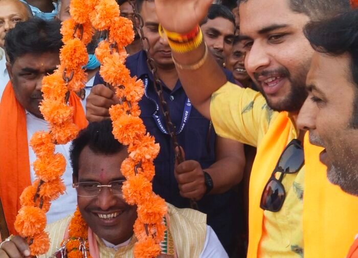 121 करोड़ की लागत से हाई स्कूल भवन का भूमि पूजन वा नवोदय विद्यालय में पौधा रोपण, फिर लड्डूओ से तौला गया बस स्टैंड में,,,
