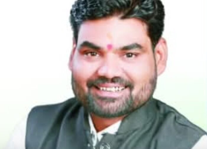 थाना परिसर में मारपीट का मामला: पूर्व नपा उपाध्यक्ष उमेश साहू समेत 4 के खिलाफ एफआईआर