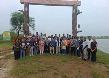 हरेली पक्षी महोत्सव: चीचा वेटलैंड में गूंजी पक्षियों की चहचहाहट, 44 प्रजातियों के 500 पक्षी दर्ज…विद्यार्थियों ने जाना कम्युनिटी नेस्टिंग का महत्व