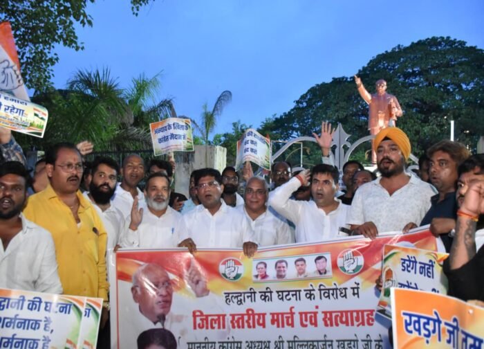 कांग्रेस अध्यक्ष के मंच को शुद्धिकरण के विरोध में कांग्रेस का जिला स्तरीय मार्च एवं सत्याग्रह
