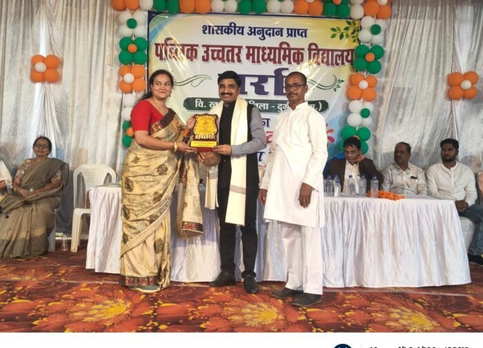 पब्लिक उच्चतर माध्यमिक विद्यालय तर्रा में गरिमामय ढंग से मनाया गया स्वतंत्रता दिवस