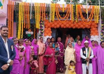 ग्राम पंचायत भवन को सजाया दुल्हन की तरह वा शान से लहराया तिरंगा,,,