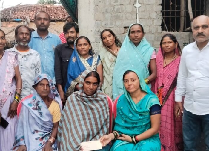 देवादा सरपंच लक्ष्मी नीलू वर्मा ने शोकाकुल परिवार को दी आर्थिक सहायता