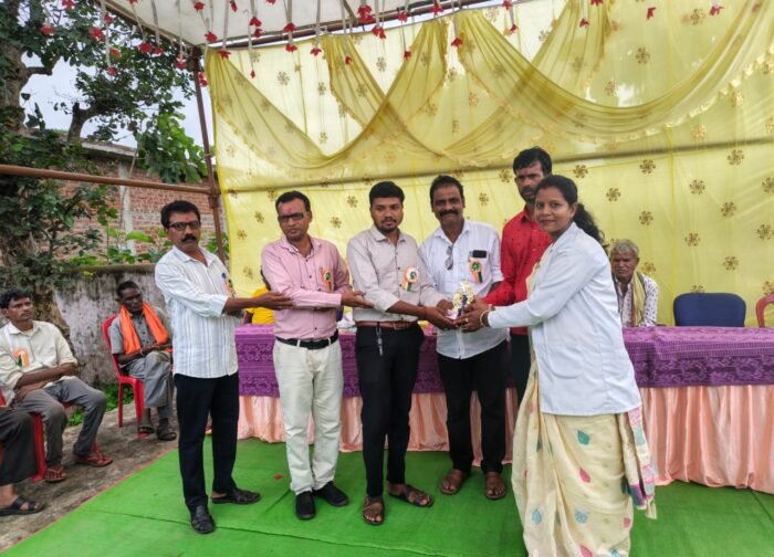 तौरेंगा वा दीवना में हर्षोल्लास के साथ मनाया गया आजादी का पर्व,, साथ ही बेटियों का किया गया सम्मान,,,