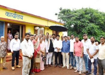 सहकारी समितियों का कांग्रेस जिलाध्यक्ष राकेश ठाकुर ने किया दौरा, धान भंडारण व्यवस्था का लिया जायजा; खाद की कमी को लेकर भाजपा सरकार पर साधा निशाना