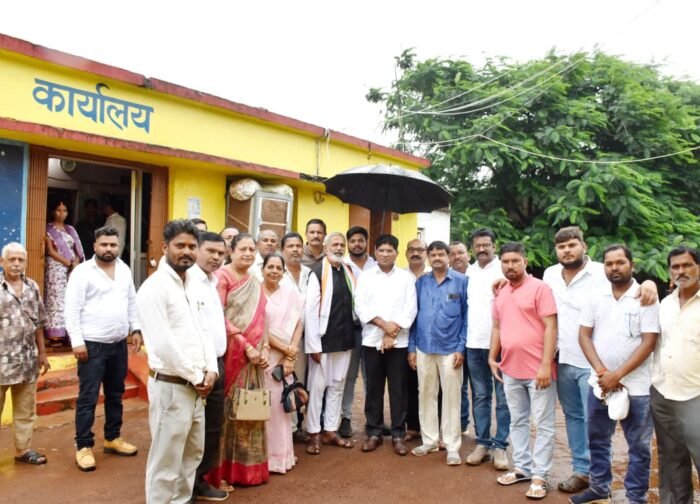 सहकारी समितियों का कांग्रेस जिलाध्यक्ष राकेश ठाकुर ने किया दौरा, धान भंडारण व्यवस्था का लिया जायजा; खाद की कमी को लेकर भाजपा सरकार पर साधा निशाना