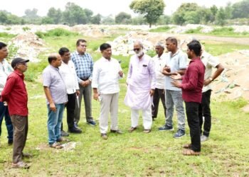 कांग्रेस जिलाध्यक्ष राकेश ठाकुर ने सेलूद एवं जेवरा सिरसा धान संग्रहण केंद्र का किया निरीक्षण