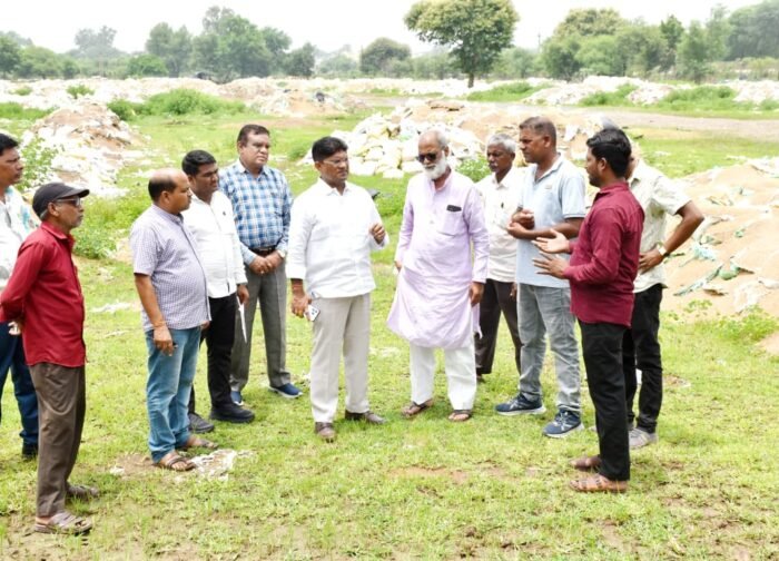 कांग्रेस जिलाध्यक्ष राकेश ठाकुर ने सेलूद एवं जेवरा सिरसा धान संग्रहण केंद्र का किया निरीक्षण