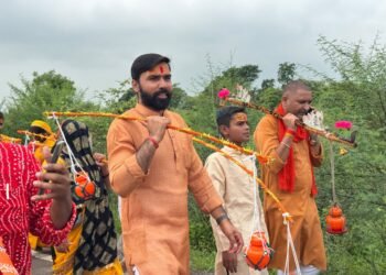 प्रणव शर्मा के नेतृत्व में नारायणपुर (घुघुवा-क) से देवबलौदा तक निकली विशाल भव्य कांवड़ यात्रा