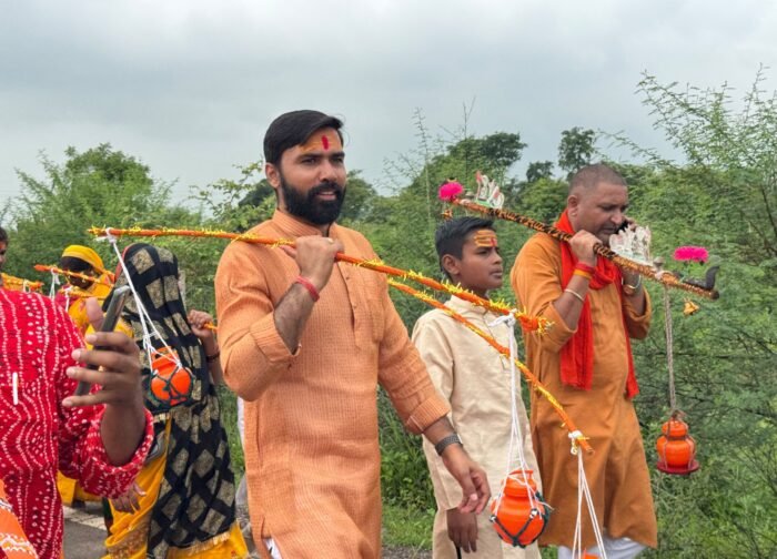 प्रणव शर्मा के नेतृत्व में नारायणपुर (घुघुवा-क) से देवबलौदा तक निकली विशाल भव्य कांवड़ यात्रा