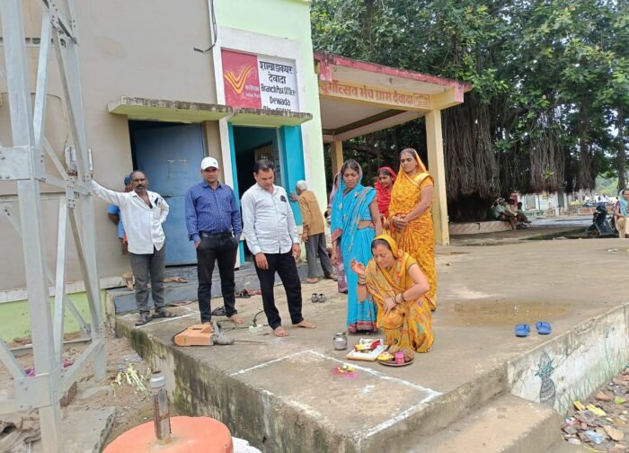 सांसद विजय बघेल की स्वीकृति से देवादा में बनेगा डोम शेड, सरपंच लक्ष्मी नीलू वर्मा ने किया भूमिपूजन