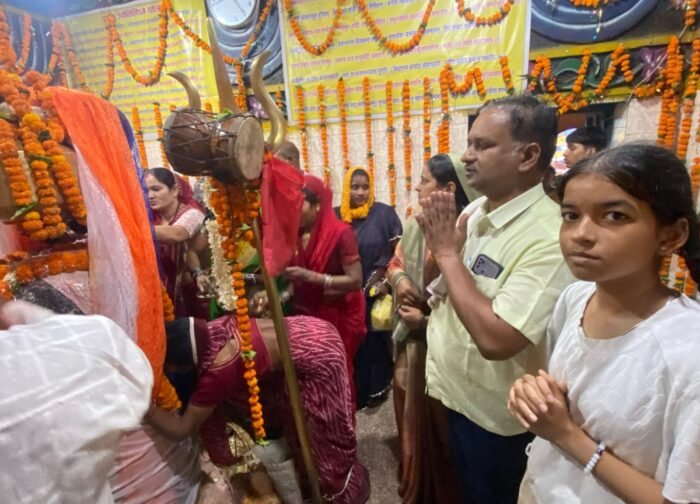 श्रावण के अंतिम सोमवार को विधायक प्रतिनिधि,पूर्व ज़िप उपाध्यक्ष अशोक साहू ने किया भगवान भोलेनाथ का अभिषेक, सुख-शांति और समृद्धि की कामना