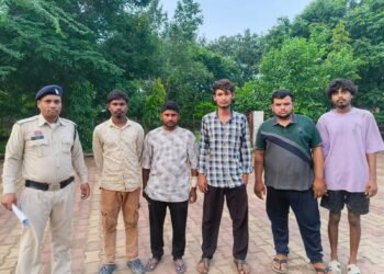सड़क पर वाहन खड़ा कर विवाद करना पड़ा भारी, थाना पाटन पुलिस ने दो वाहन चालकों पर अपराध दर्ज किया
