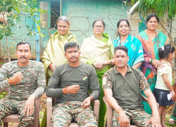 नवापारा विप्र कुल महिला मंडल ने सीआरपीएफ के जवानों को बांधी राखी ,,,थनौद के 211बटालियन कैंप में भव्य आयोजन,,