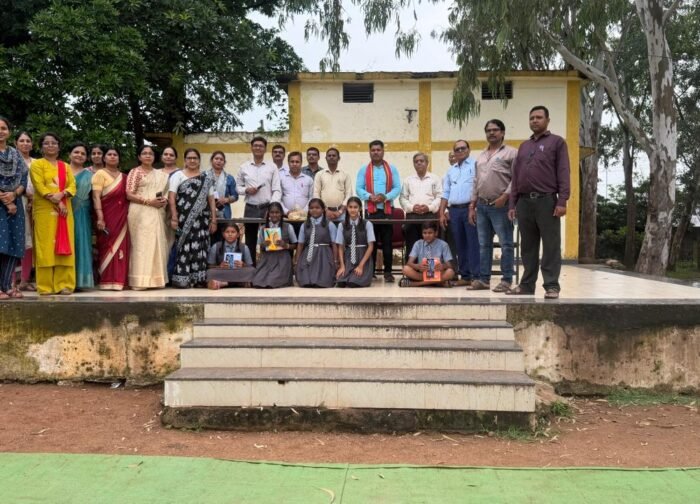 पूर्व माध्यमिक शाला सांकरा में जोन स्तरीय पठन वीर प्रतियोगिता का आयोजन मे शामिल हुये युवा सरपंच रवि सिंगौर