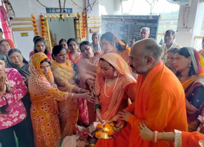 बोल बम के जयघोष से गूंजा पाटन, टोलाघाट पहुंची भव्य कांवर यात्रा