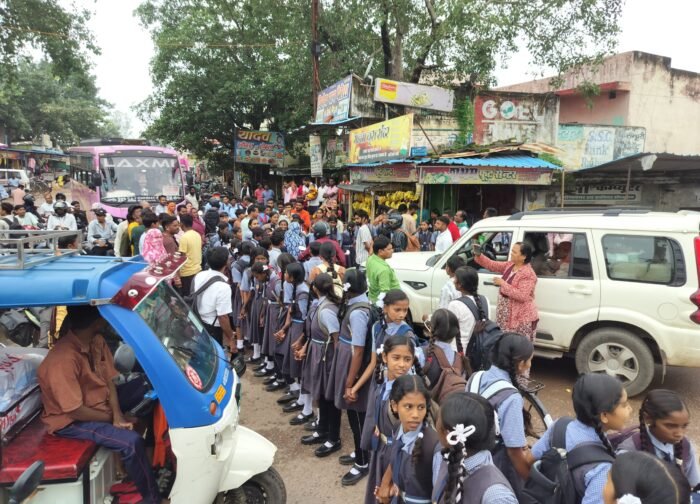 शिक्षा मंत्री के गृह जिले में आंदोलन के बाद ही क्यों जागता है प्रशासन?
