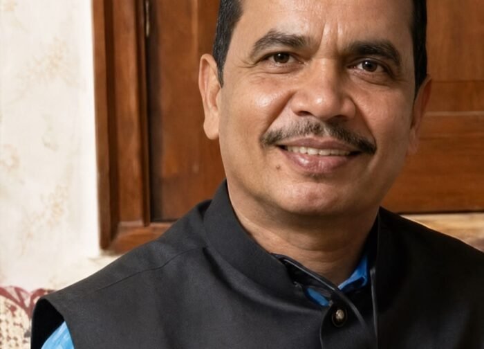जिन मुश्किलों का सामना मैंने किया है, वह इन बच्चों को करना न पड़े।” — शिक्षक महेंद्र कुमार बोर्झा,,,